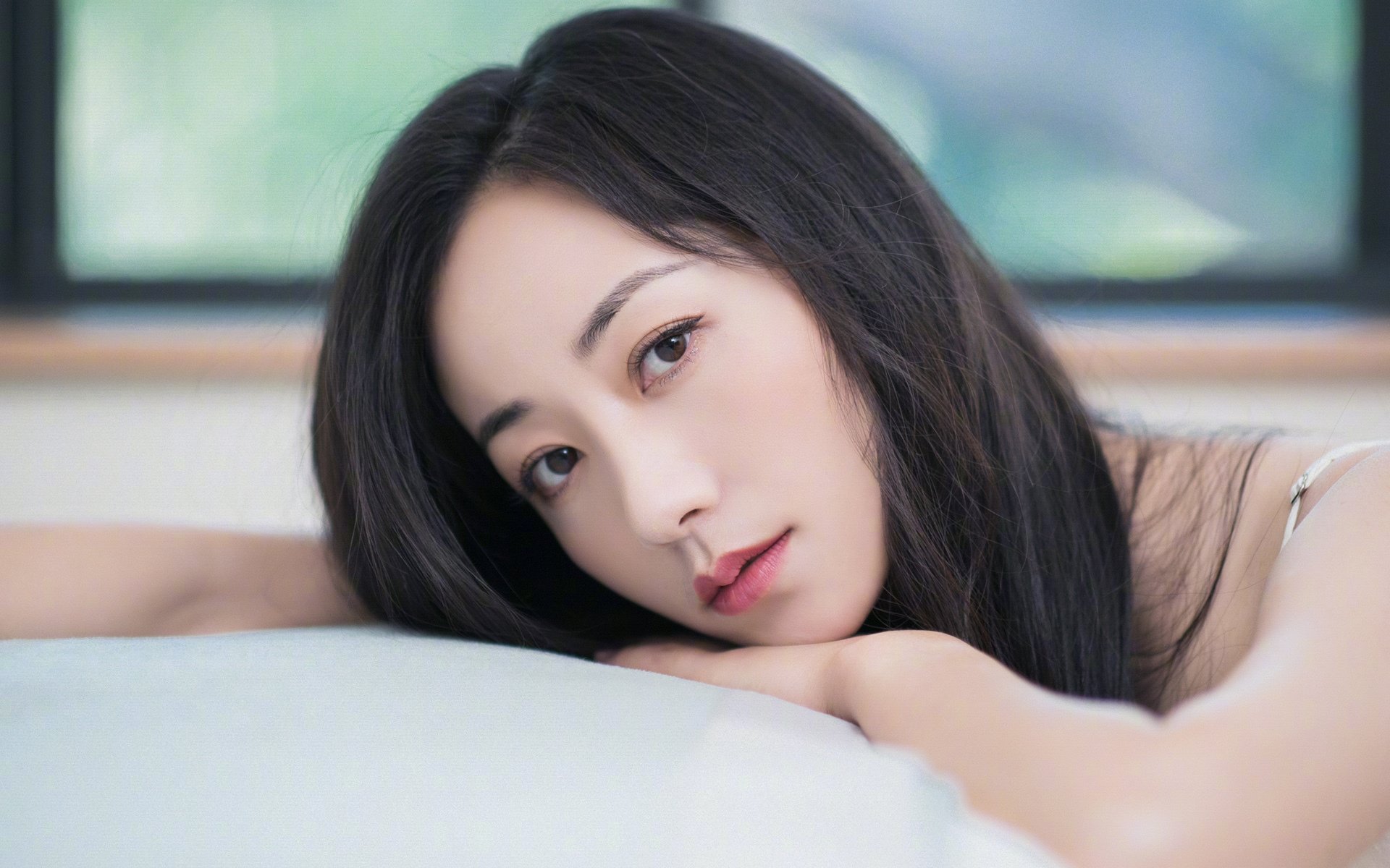 -《比赛冠军背后的故事：他们的成长与奋斗》，比赛赢得冠军的稿子