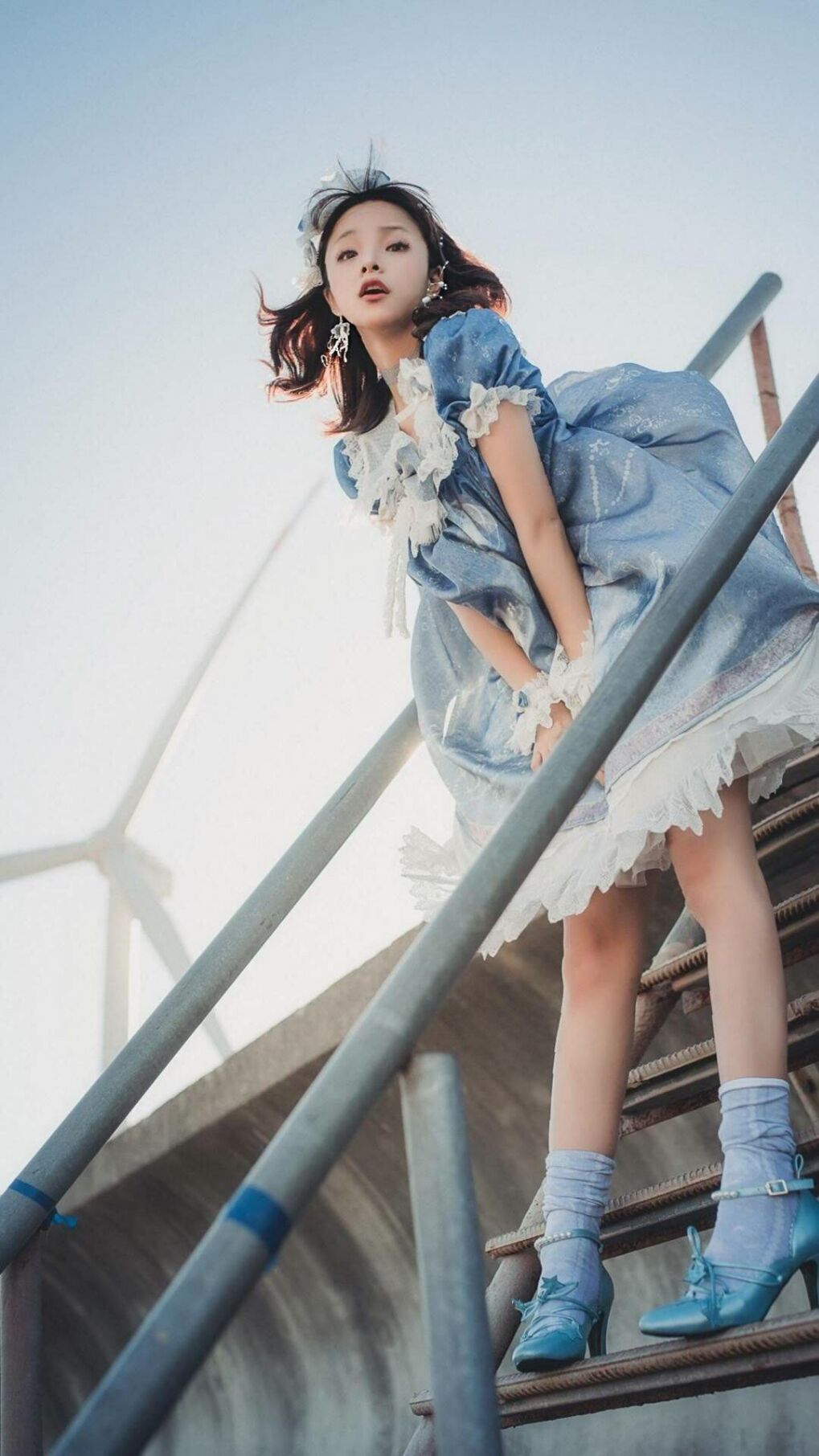 爱游戏娱乐-克罗地亚骑手吉塔·日特科维奇在2024年国际马术联合会世界障碍赛中以“Rain in Otago”马匹获得第九名，表现出色。