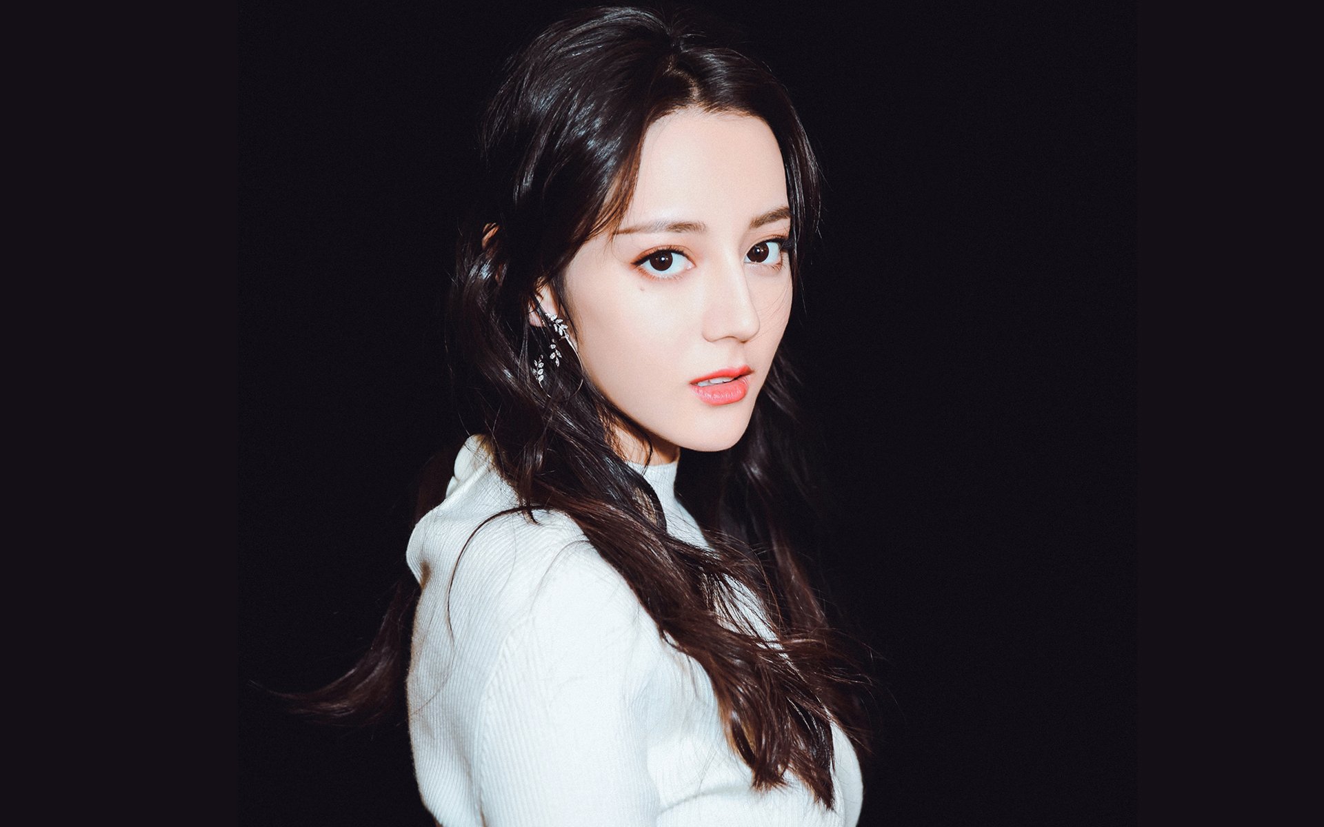 阿赫马赫在巴黎奥运会男足比赛中表现出色,马拉松阿赫瓦里