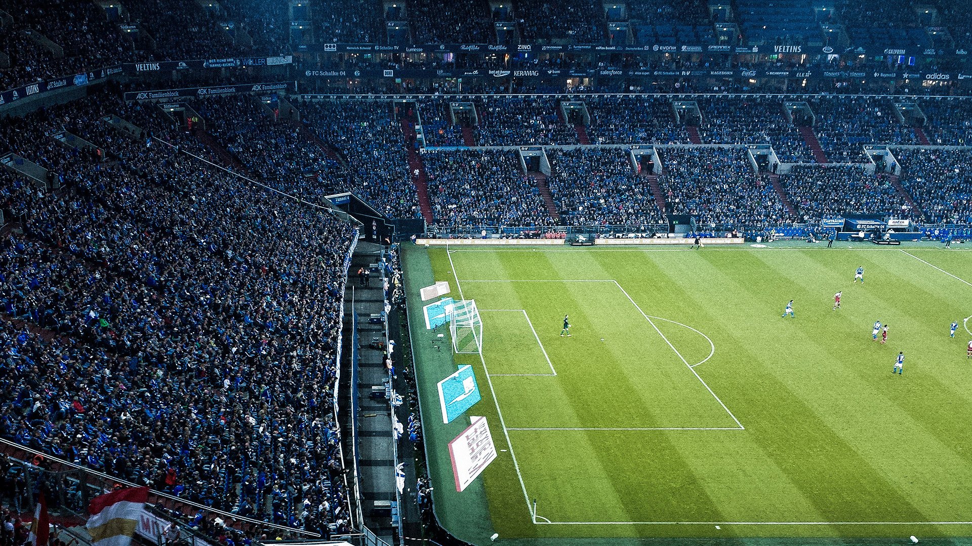 足球金融趣闻:俱乐部财务曝光与幕后故事,足球俱乐部财团