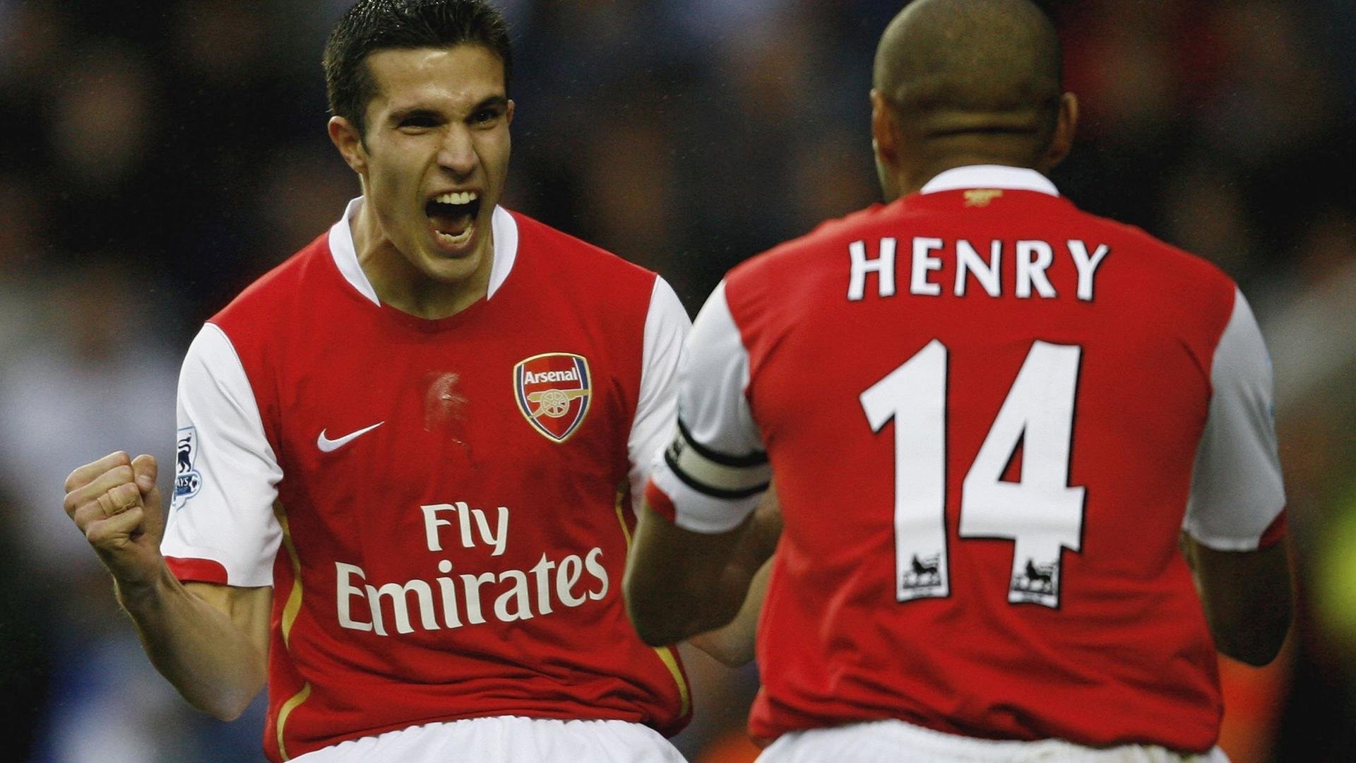 拜仁中后场传控稳定无误，拜仁后场球员